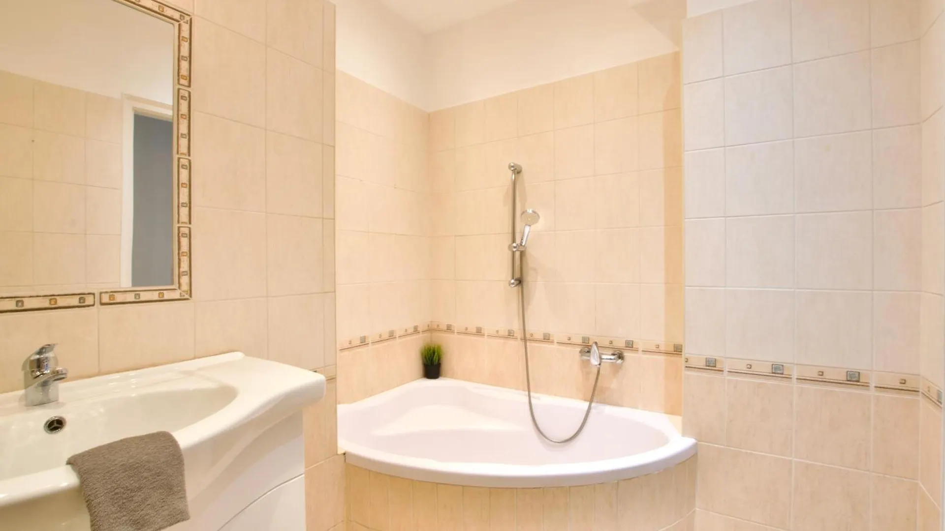 Budget Apartment By Hi5- Akacfa Street Budapest 0*,  Ungarn